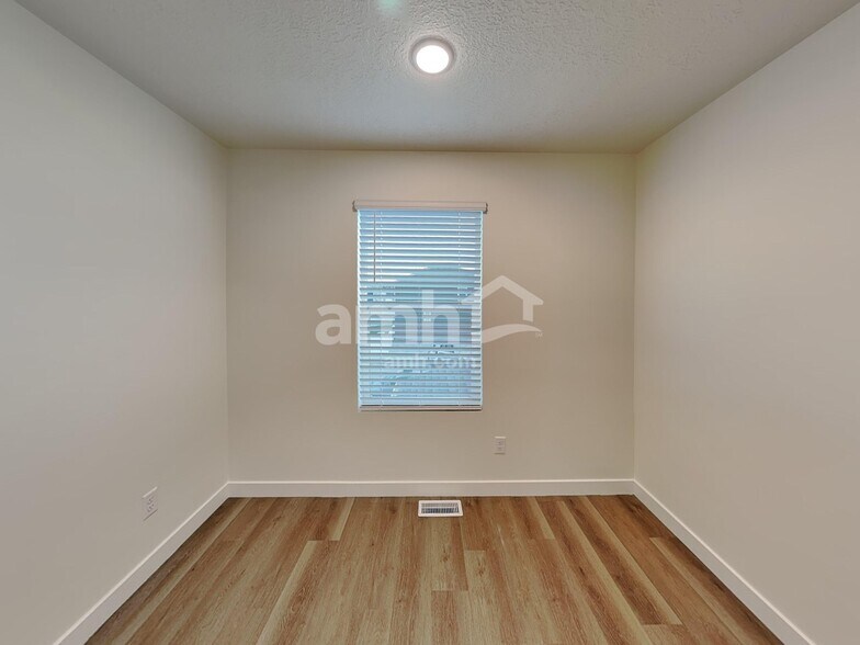 Building Photo - 4702 W Ore Strm Rd