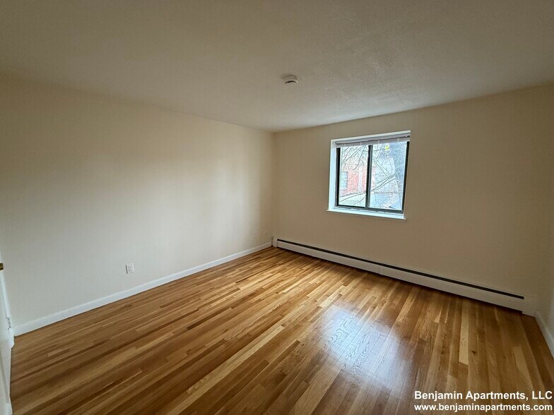 Building Photo - 99 Dustin St