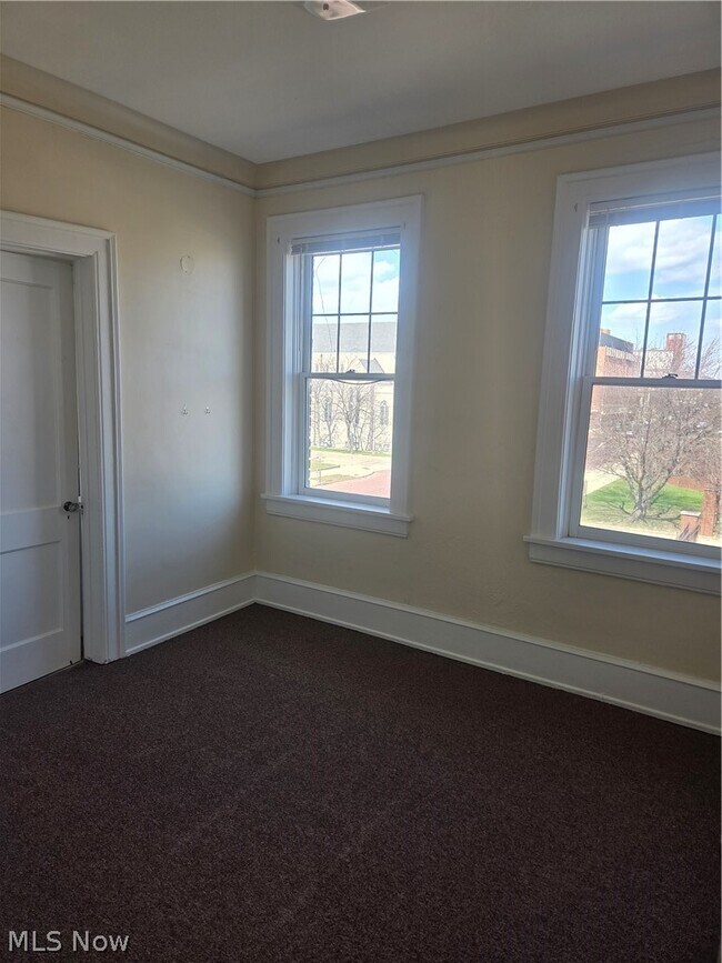 Building Photo - 534 Cleveland Ave SW