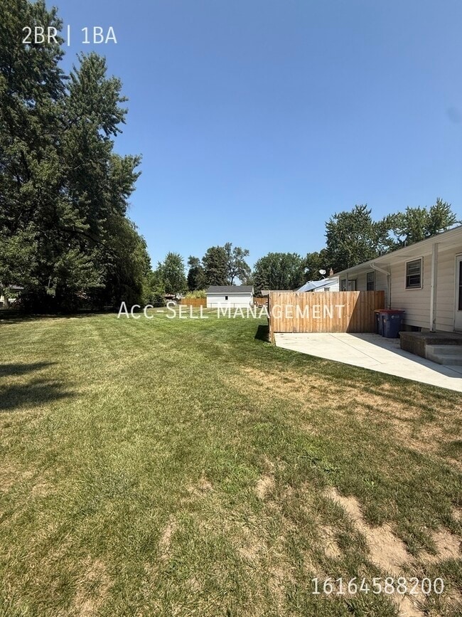 Building Photo - 4325 Stuart Ave SE