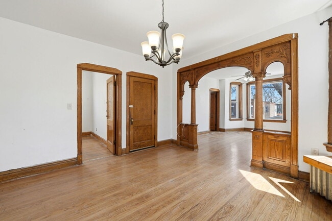 Building Photo - 1526 N Springfield Ave