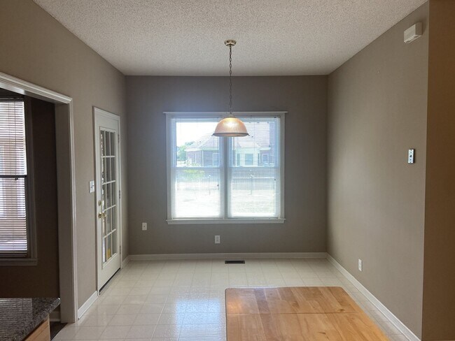 Building Photo - 4237 Trenton Rd
