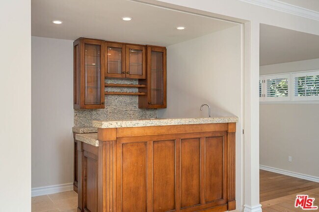Building Photo - 14972 Camarosa Dr