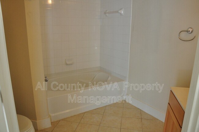 Building Photo - 1200 N Hartford St