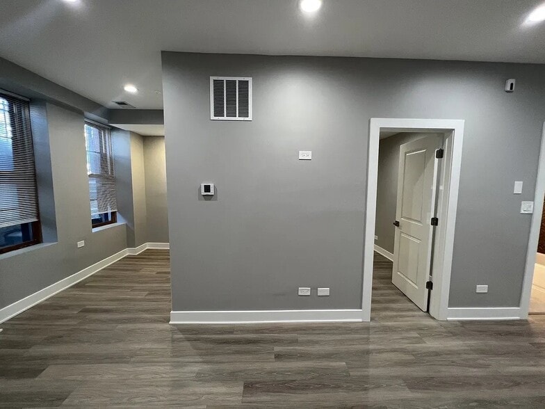 Building Photo - 1227 W Ohio St