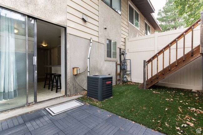 Building Photo - Beautiful Townhome in Excellent Holladay Location!