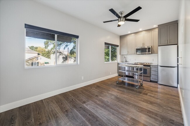 Building Photo - 1919 Missouri St