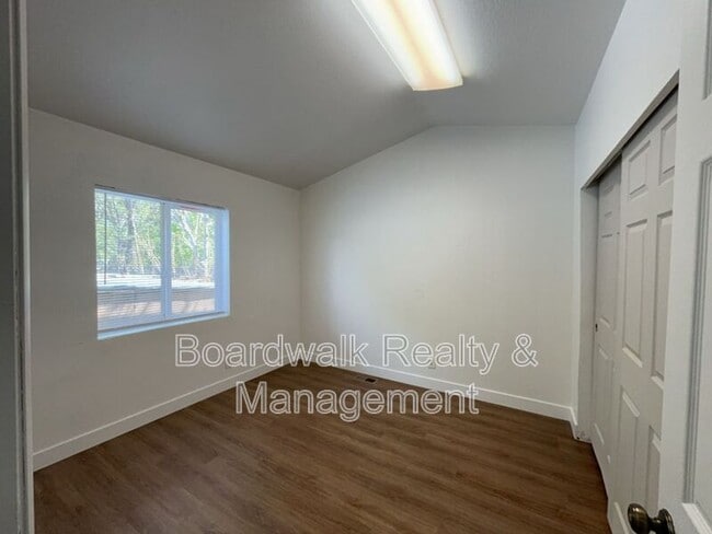 Building Photo - 155 W State St