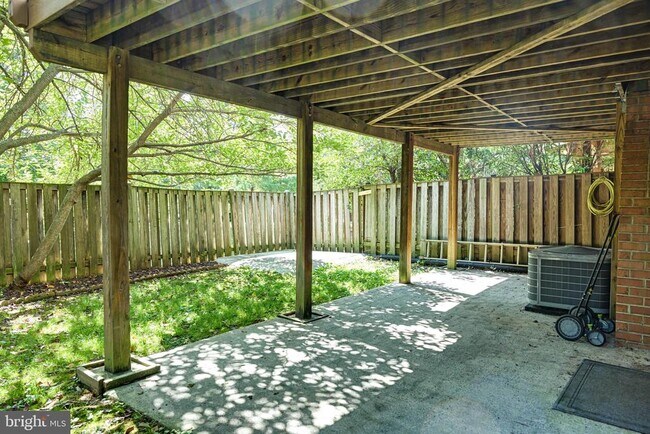 Building Photo - 7132 Swansong Wy