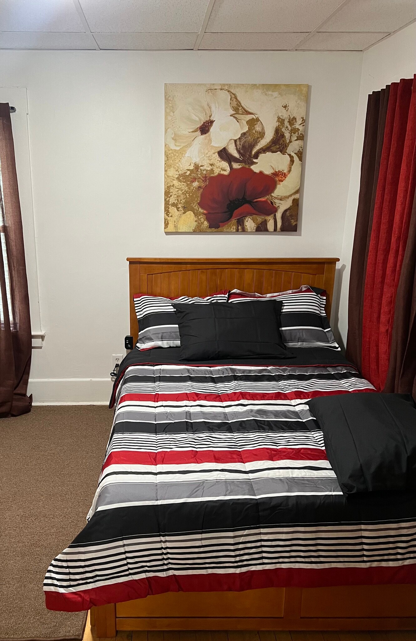 Building Photo - 160 Stafford Ave