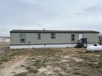 Building Photo - Cute 2 bedroom/1 bath singlewide mobile ho...