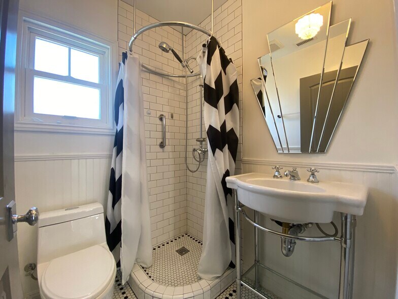 Building Photo - 1714 N Lincoln St