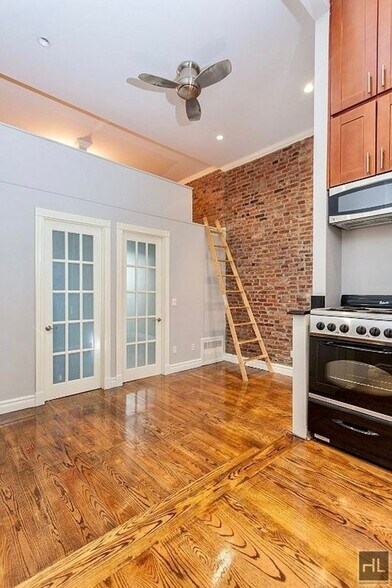 Building Photo - W 14TH ST.