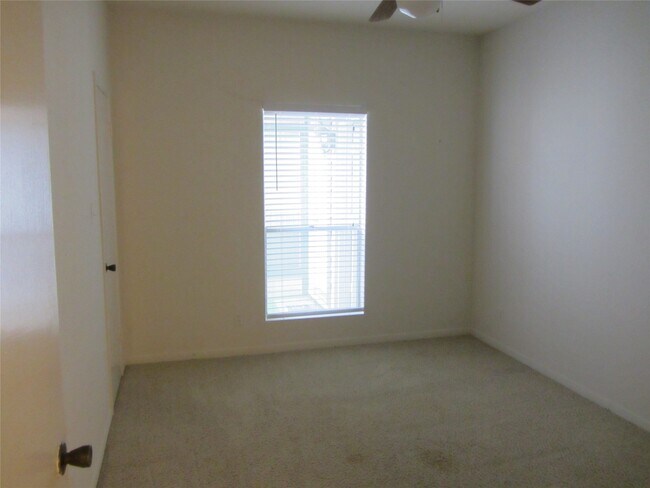 Building Photo - 6500 Harbor Town Dr
