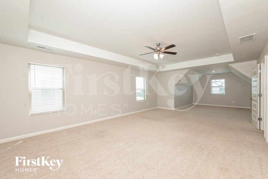 Building Photo - 2027 Massey Ln