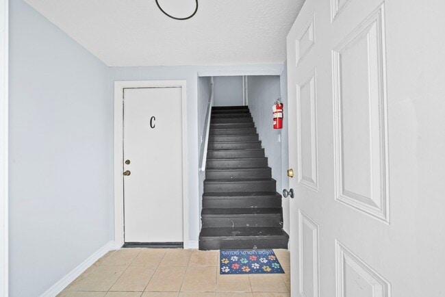 Building Photo - 904 Beverly Ave