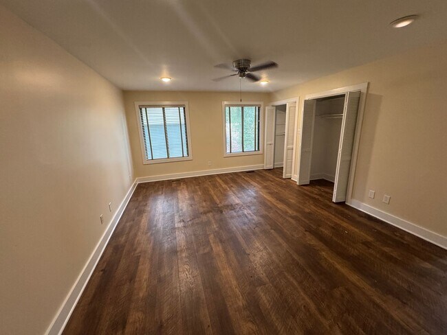 Building Photo - 3 Bedroom 3 Bath Beauty on Golf Course with Wet Bar and Storage Building