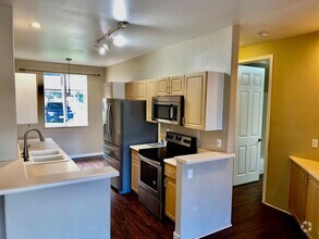 Building Photo - The Terraces at Launani Valley/2BD/2BA/2PK