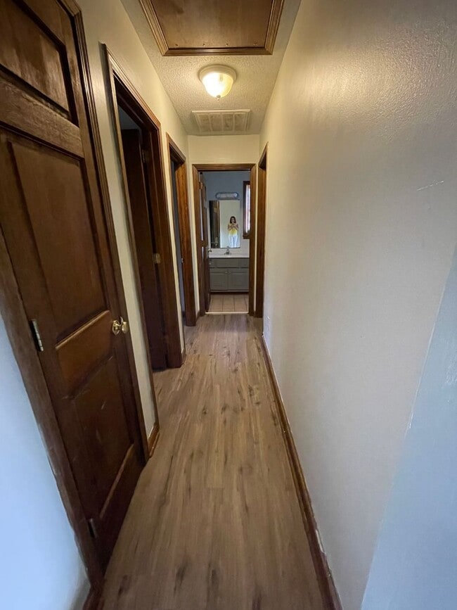 Building Photo - 3 Bedroom 2.5 Bath Townhome Located in Fou...