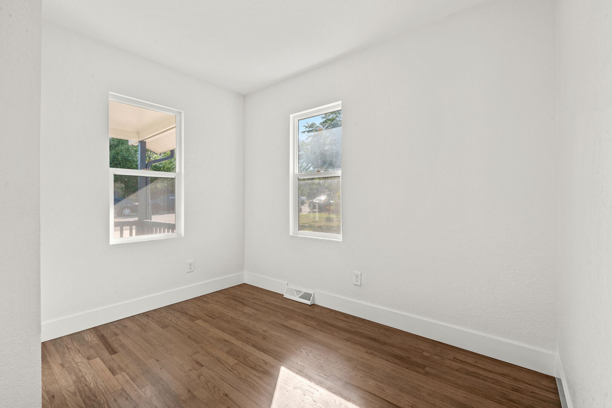 Building Photo - 1557 W Dakota Ave