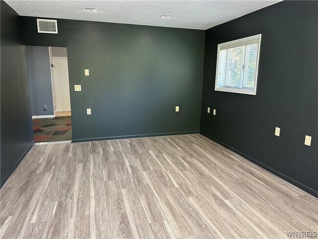 Building Photo - 7841 Transit Rd