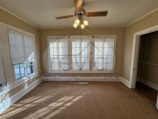 Building Photo - MALLORY 255