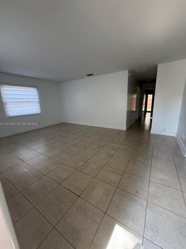 Building Photo - 4403 NW 4th Ave