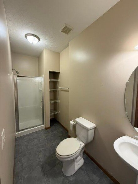 Building Photo - 6886 Meadow Grass Ln S