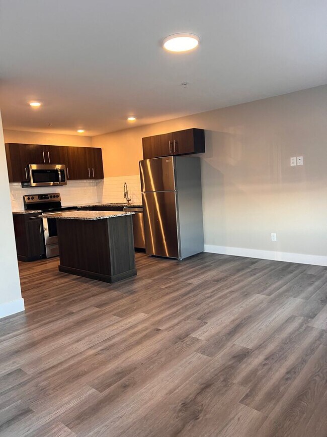 Building Photo - Clean & Modern 2 Bed, 1 Bath Apartment for Rent