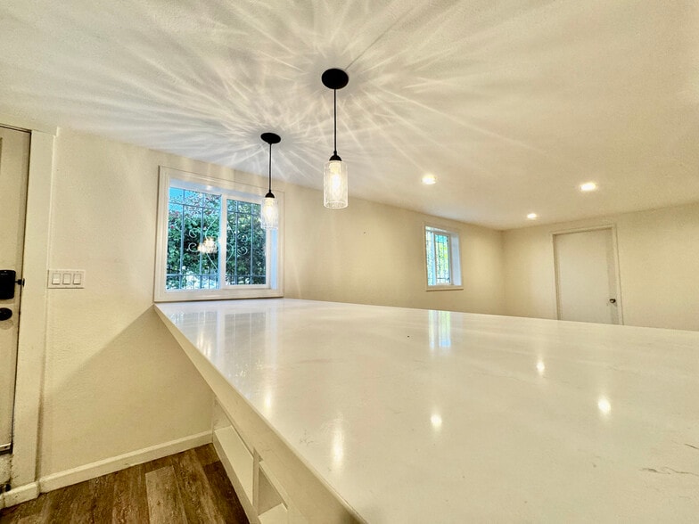 Building Photo - 1054 24th St