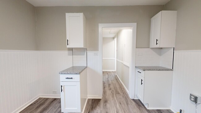 Building Photo - 1st Month Free! Renovated 3 bedroom home n...