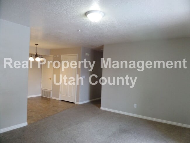Building Photo - Eagle Mountain Condo