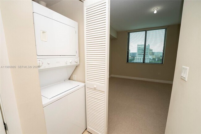 Building Photo - 1300 Ponce de Leon Blvd