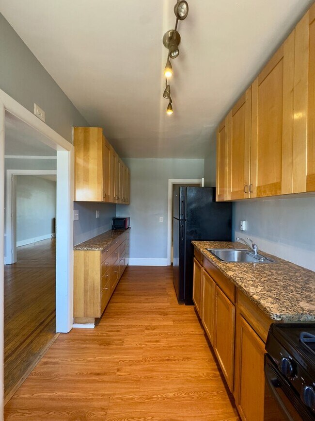 Building Photo - Charming 3 Bedroom/2 Bathroom Townhome in Ednor Gardens-Lakeside, MD!