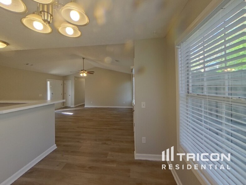 Building Photo - 329 Reisling Dr