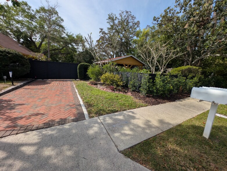 Building Photo - 557 Wilkie St