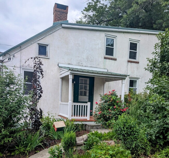 Building Photo - 1009 Reading Ave