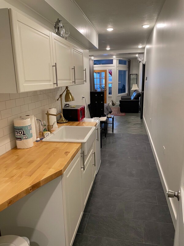 Building Photo - 418 E Main St