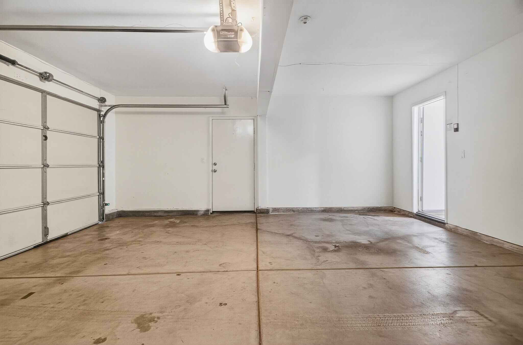 Building Photo - 1757 E Flora St