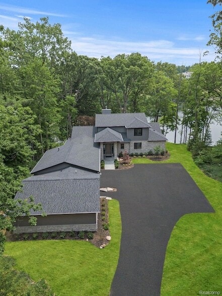 Building Photo - 3511 Lakecrest Dr