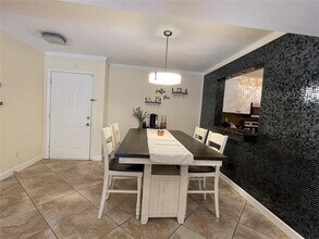 Building Photo - 1341 SE 3rd Ave