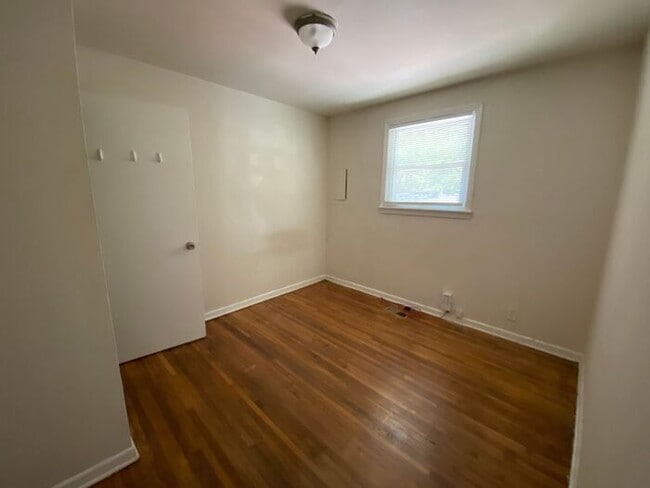 Building Photo - 2/1 Duplex in Greenwood Neighbors of East Nashville!  Pets ok! W/D Included!