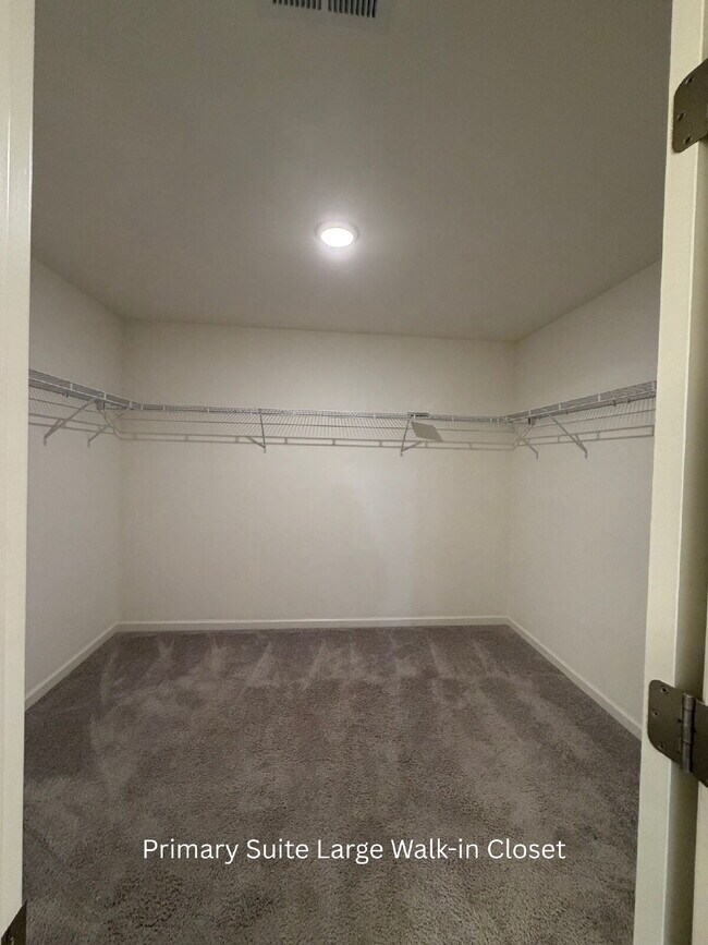 Building Photo - Spacious 5BR Home with Loft in Swim Community