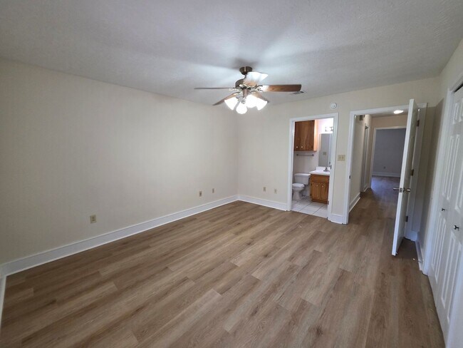 Building Photo - 916 Rentz Ave