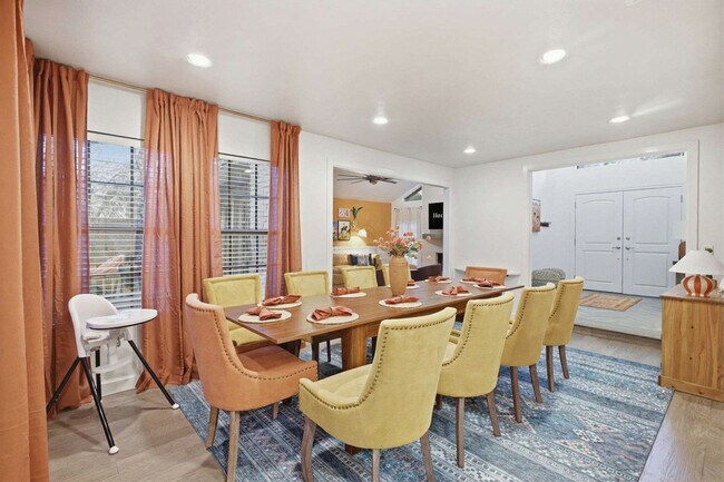 Building Photo - 2915 Quail Oak St