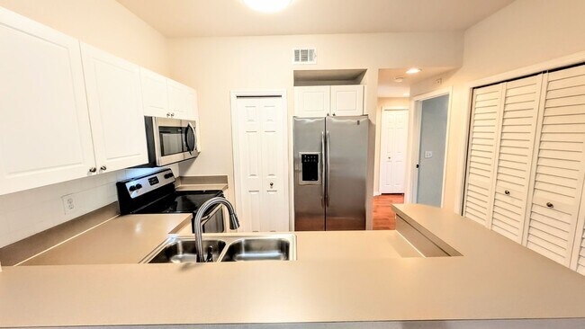 Building Photo - ANNUAL UNFURNISHED 2/1 Condo in Serenade on Palmer Ranch