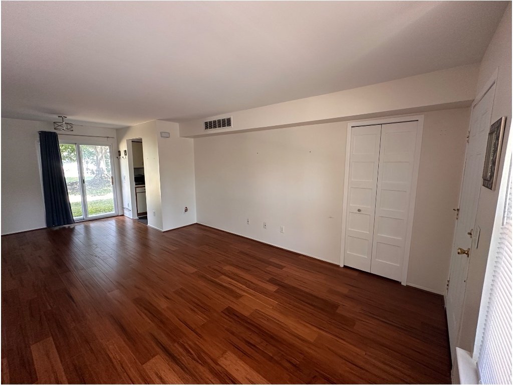 Building Photo - 1642 Emerson Cir