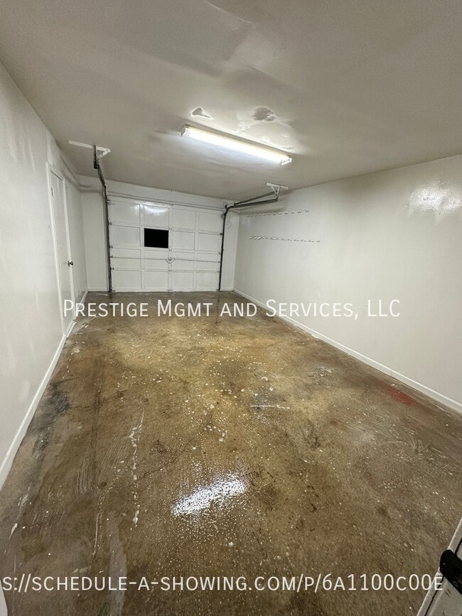 Building Photo - 319 Devonwood Ct