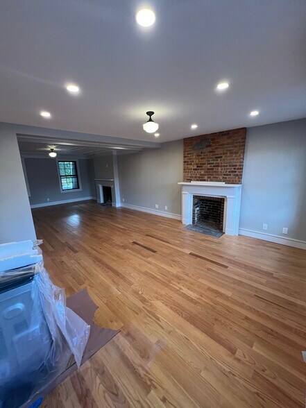 Building Photo - 85 Cannon St