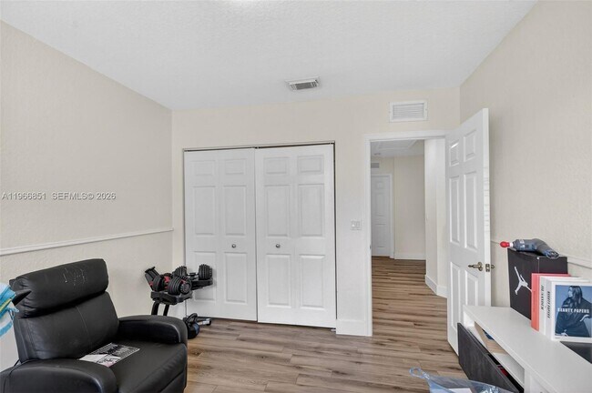 Building Photo - 9041 Silver Glen Way